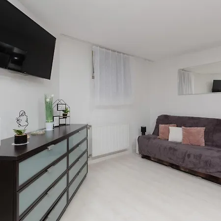 Apartment Underground Studio Ochota By Renters