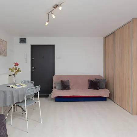 Apartment Underground Studio Ochota By Renters
