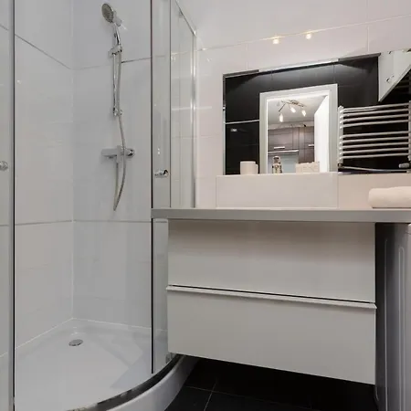 Underground Studio Ochota By Renters Apartment